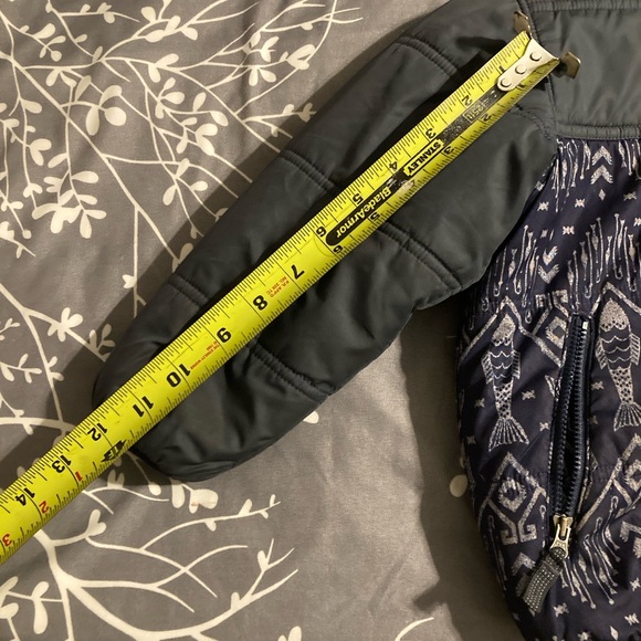 Patagonia Tribbles Reversible Kids' Black and Blue Patterned Puffer Jacket - Picture 9 of 9